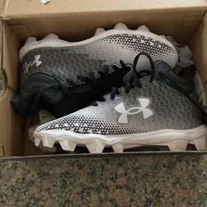 Under Armor Football Cleats, Youth size 5
